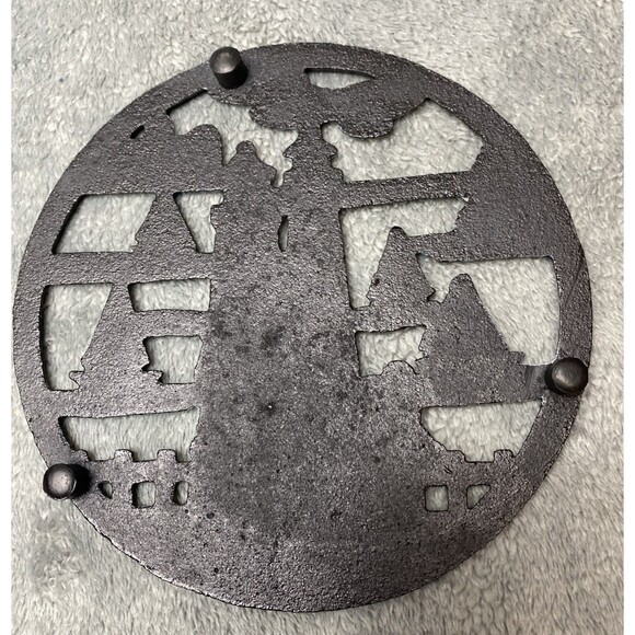 Vintage Lighthouse Sailboat Cast Iron Round Trivet Pot Holder Set - Picture 5 of 13